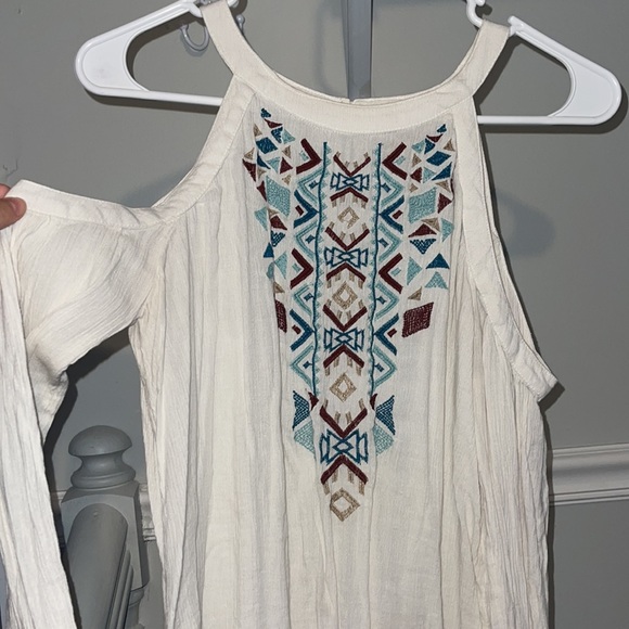 Cream off-shoulder long sleeve w tribal print, high neck - Picture 3 of 4